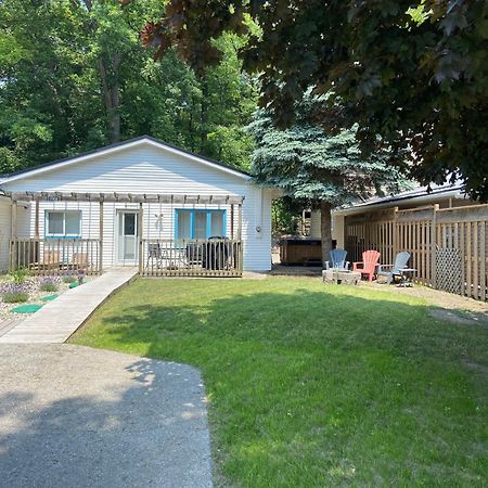 Cozy Cottage Retreat Lambton Shores Exterior foto